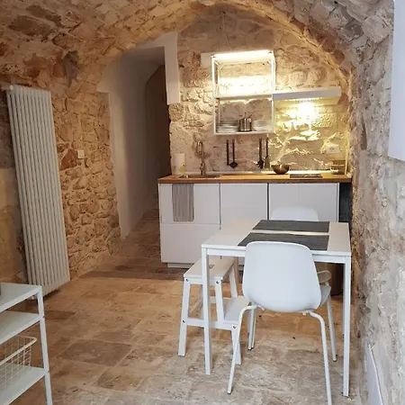 La Pupa Coi Baffi Conversano